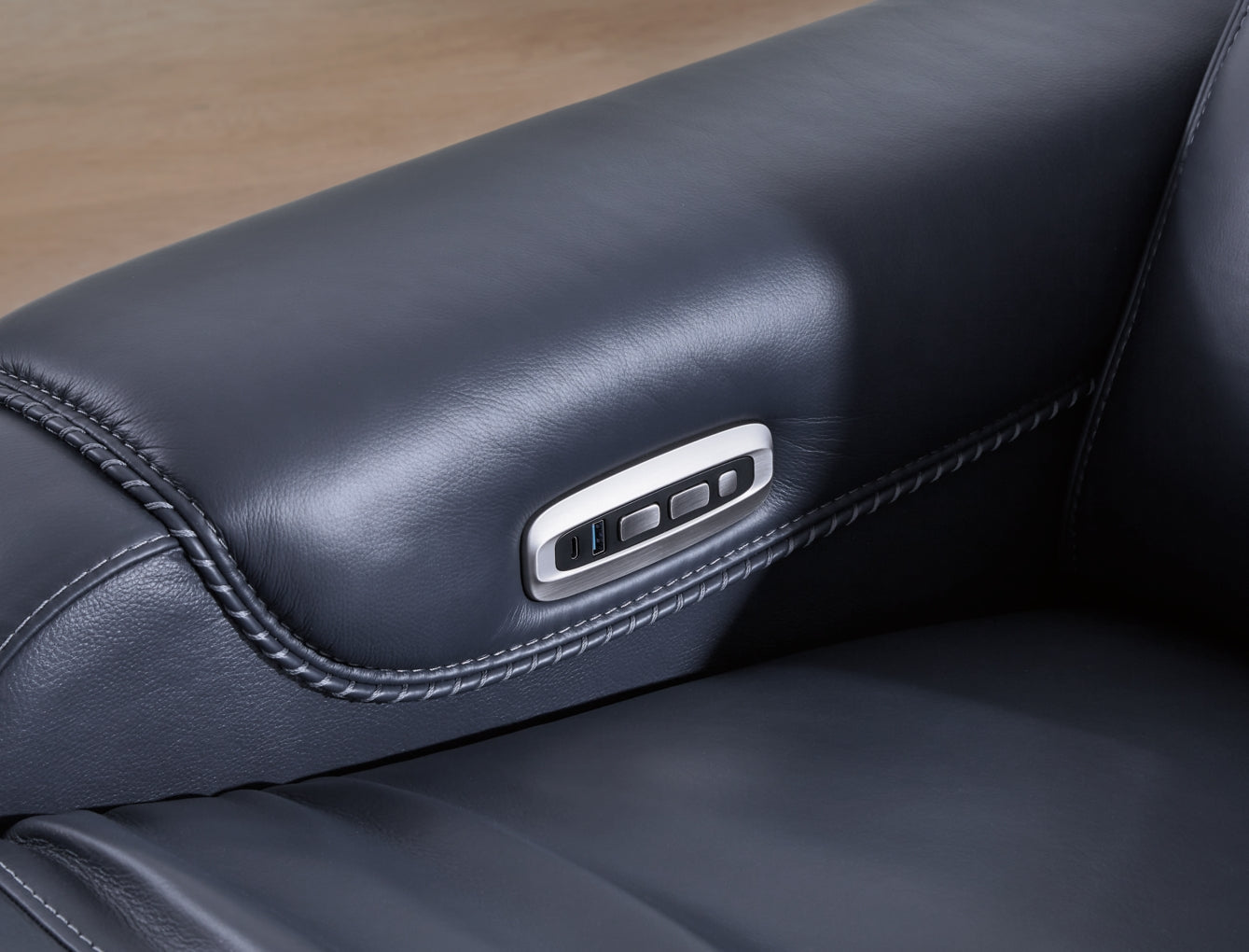 Mercomatic Power Recliner/Adjustable Headrest