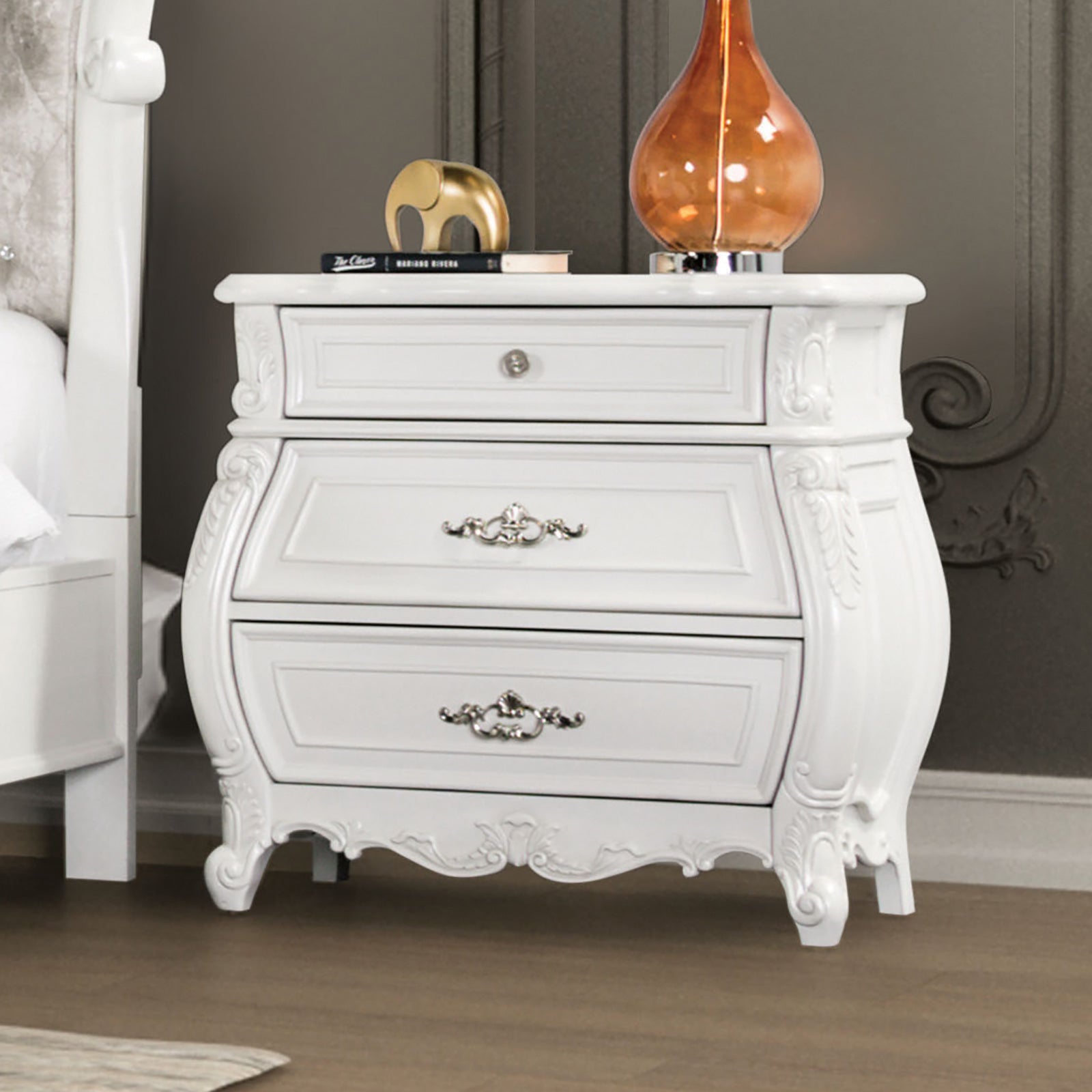 Valentini White 4 Pc. Queen Bedroom Set
