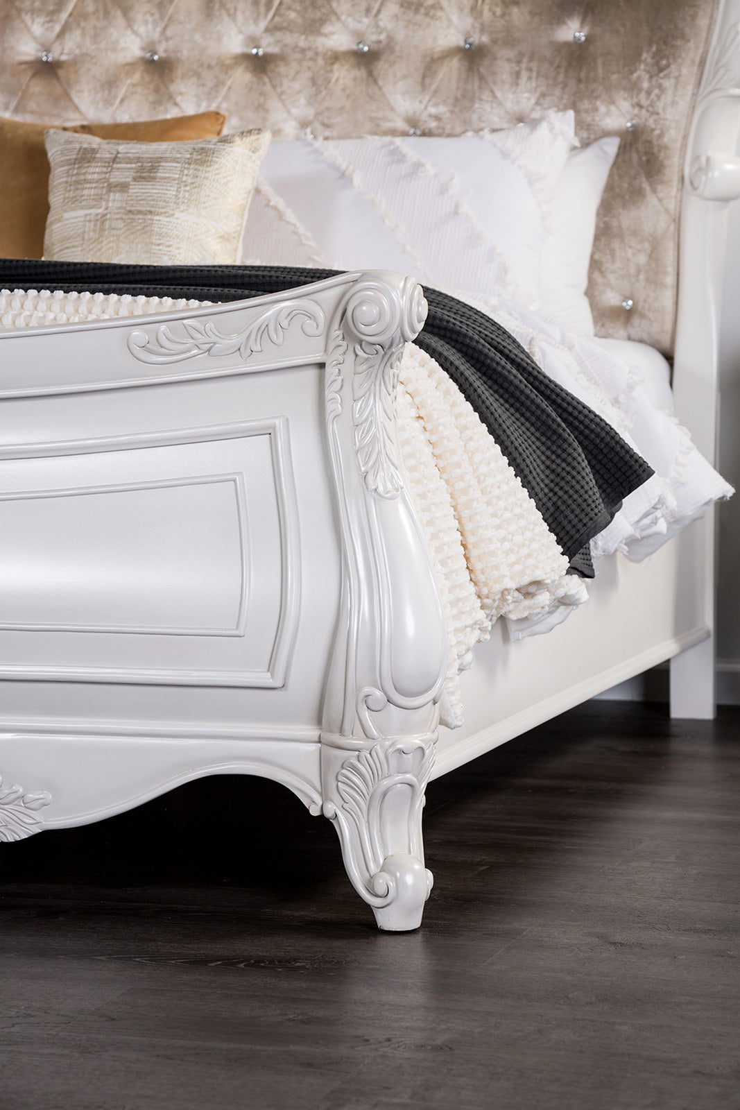 Valentini White E.King Bed