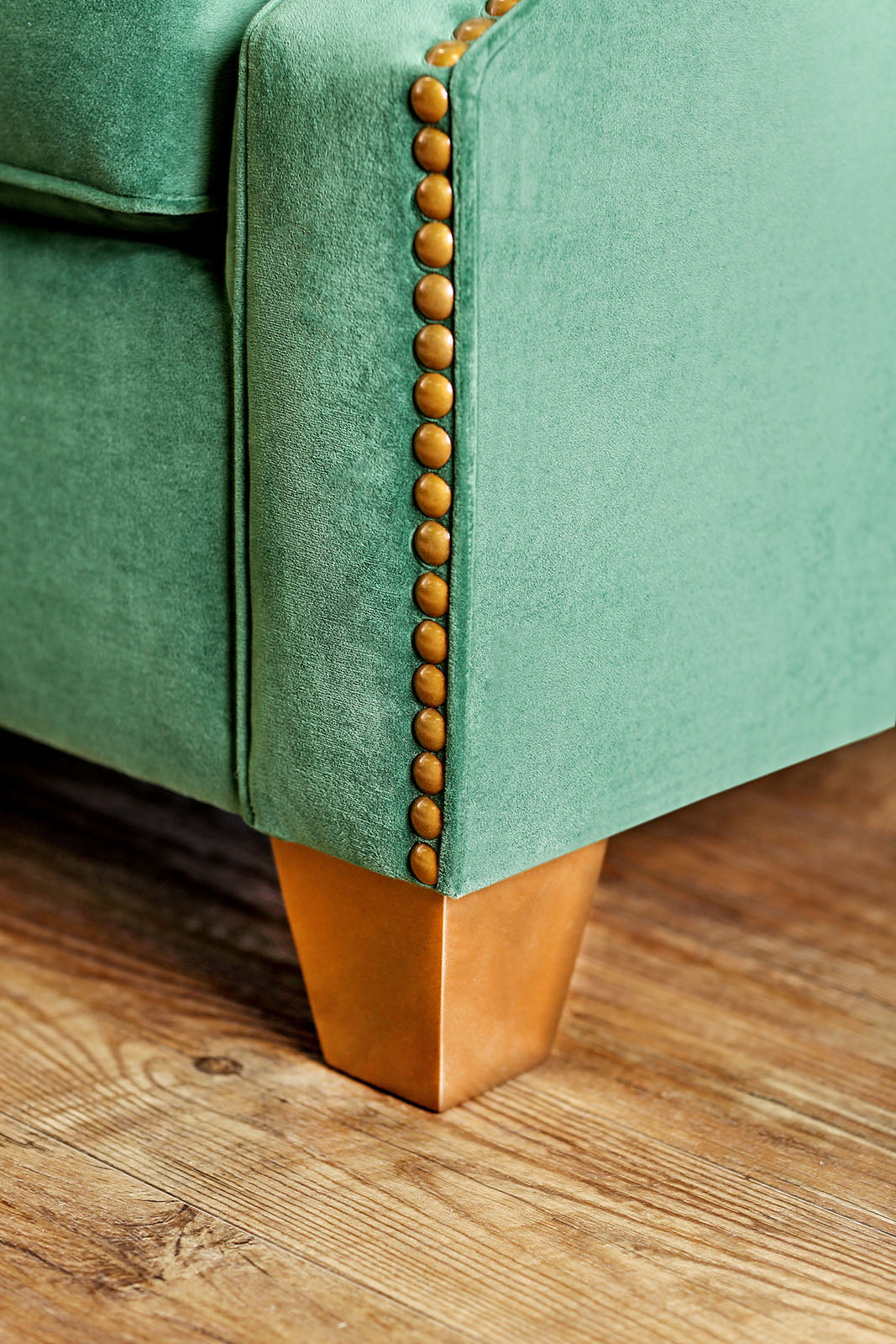 Verdante Emerald Green/Gold Loveseat