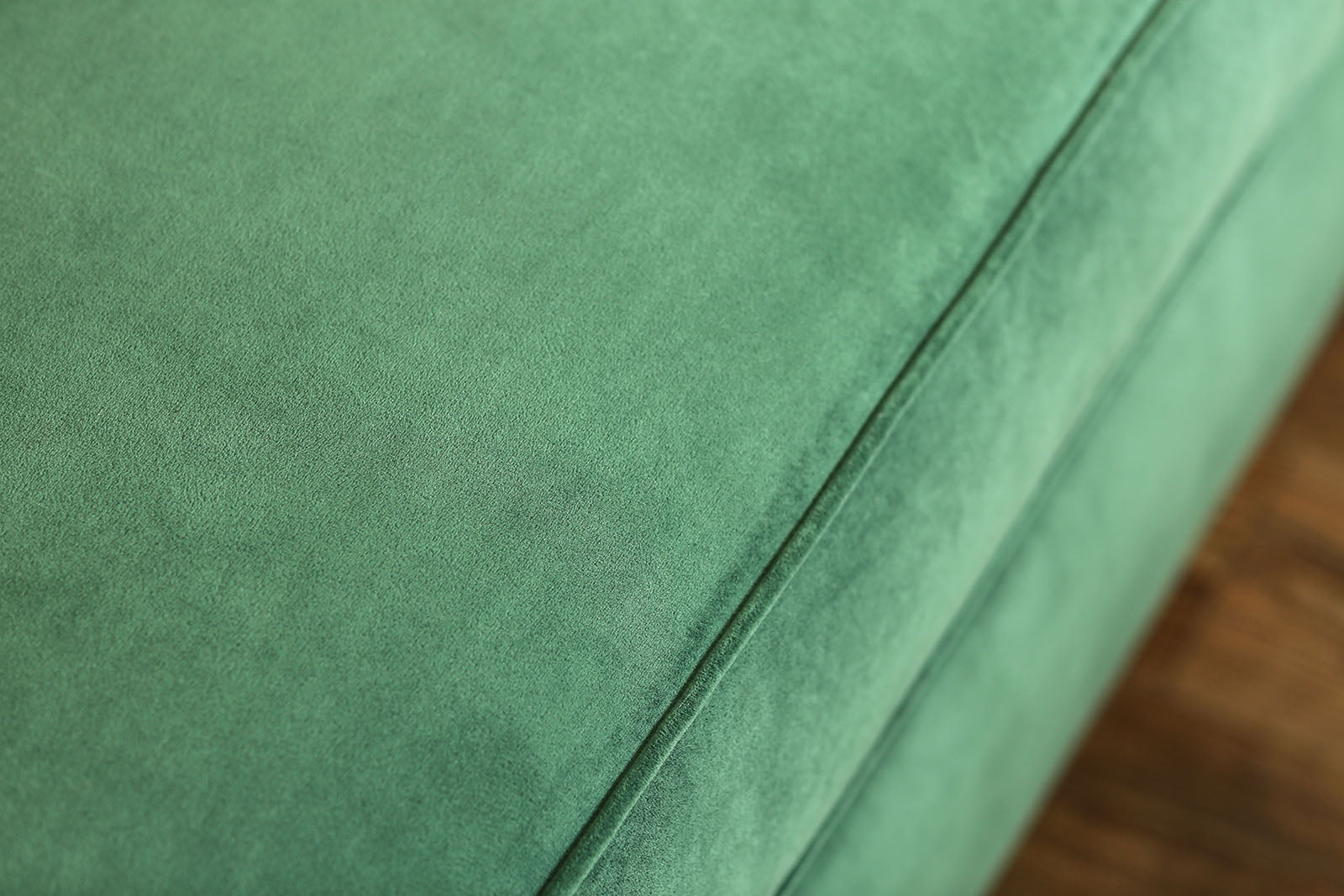 Verdante Emerald Green/Gold Loveseat