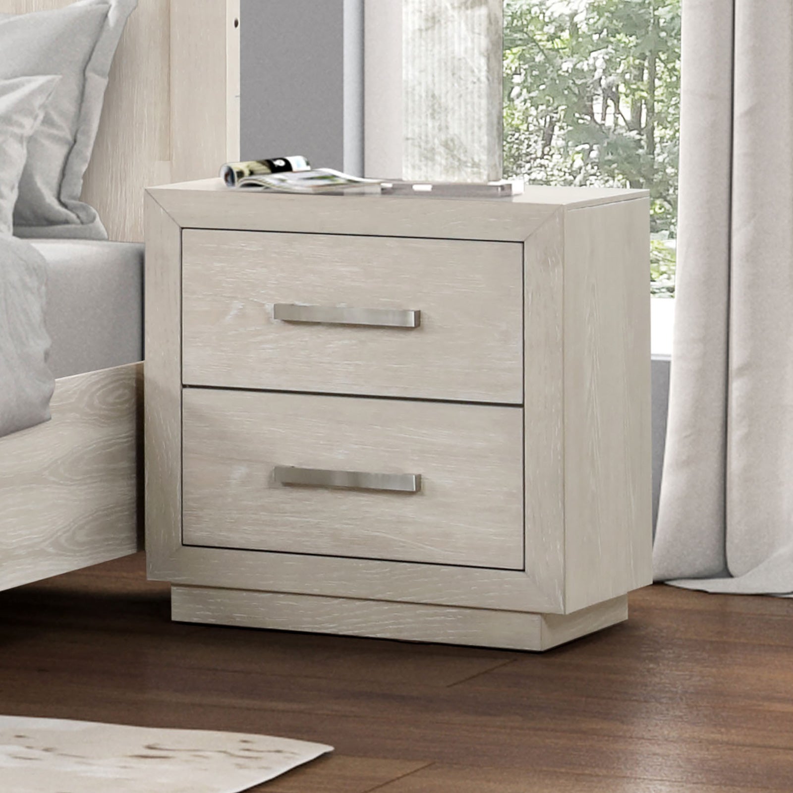 Wellingborough Light Gray Queen 5 Piece Bedroom Set w/2 Nightstands