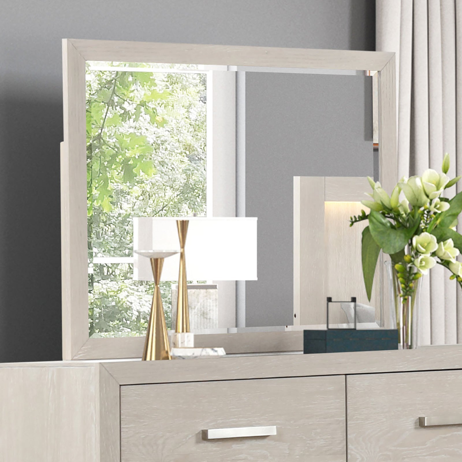 Wellingborough Light Gray Queen 5 Piece Bedroom Set w/Chest