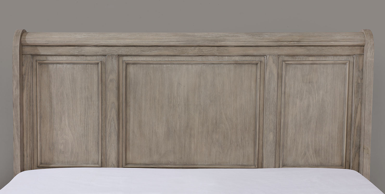 Wells Gray 5 Pc. Queen Bedroom Set w/ Chest