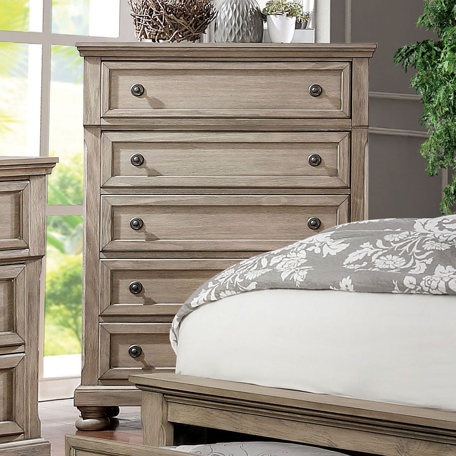 Wells Gray 5 Pc. Queen Bedroom Set w/ Chest