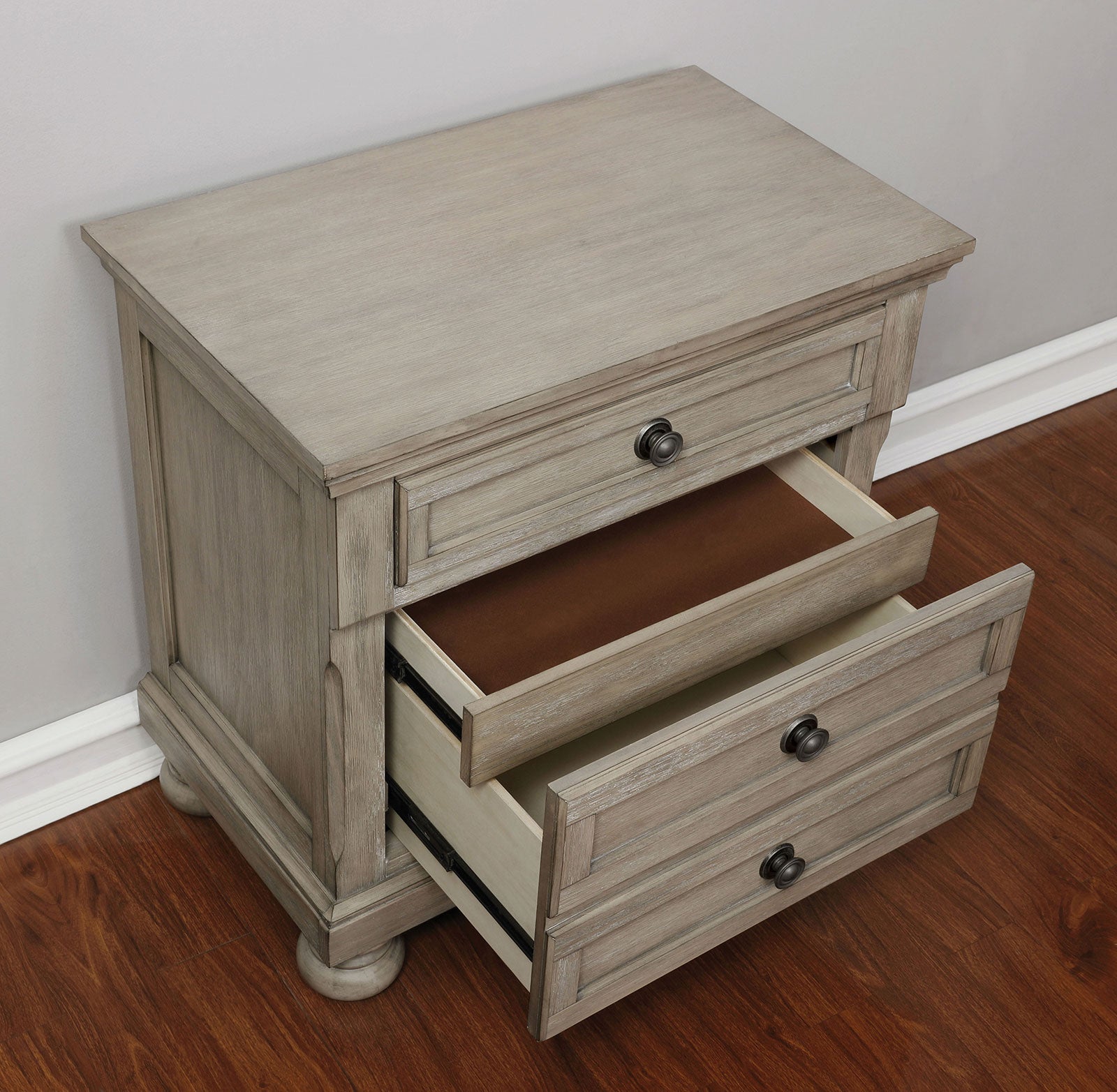 Wells Gray 5 Pc. Queen Bedroom Set w/ Night Stand