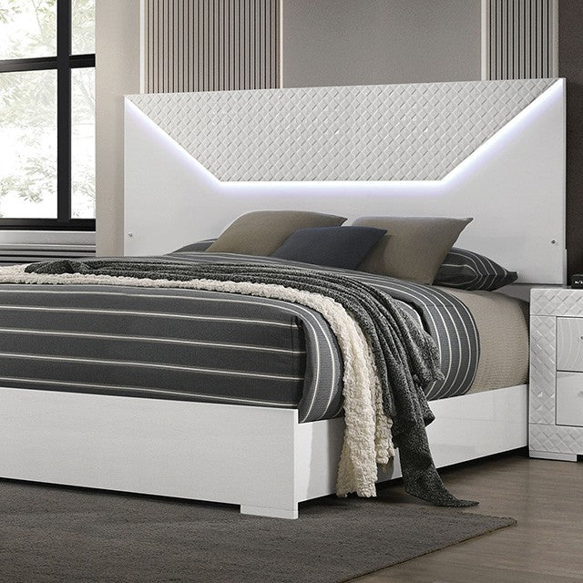 Whitby White Queen 5 Piece Bedroom Set w/Chest