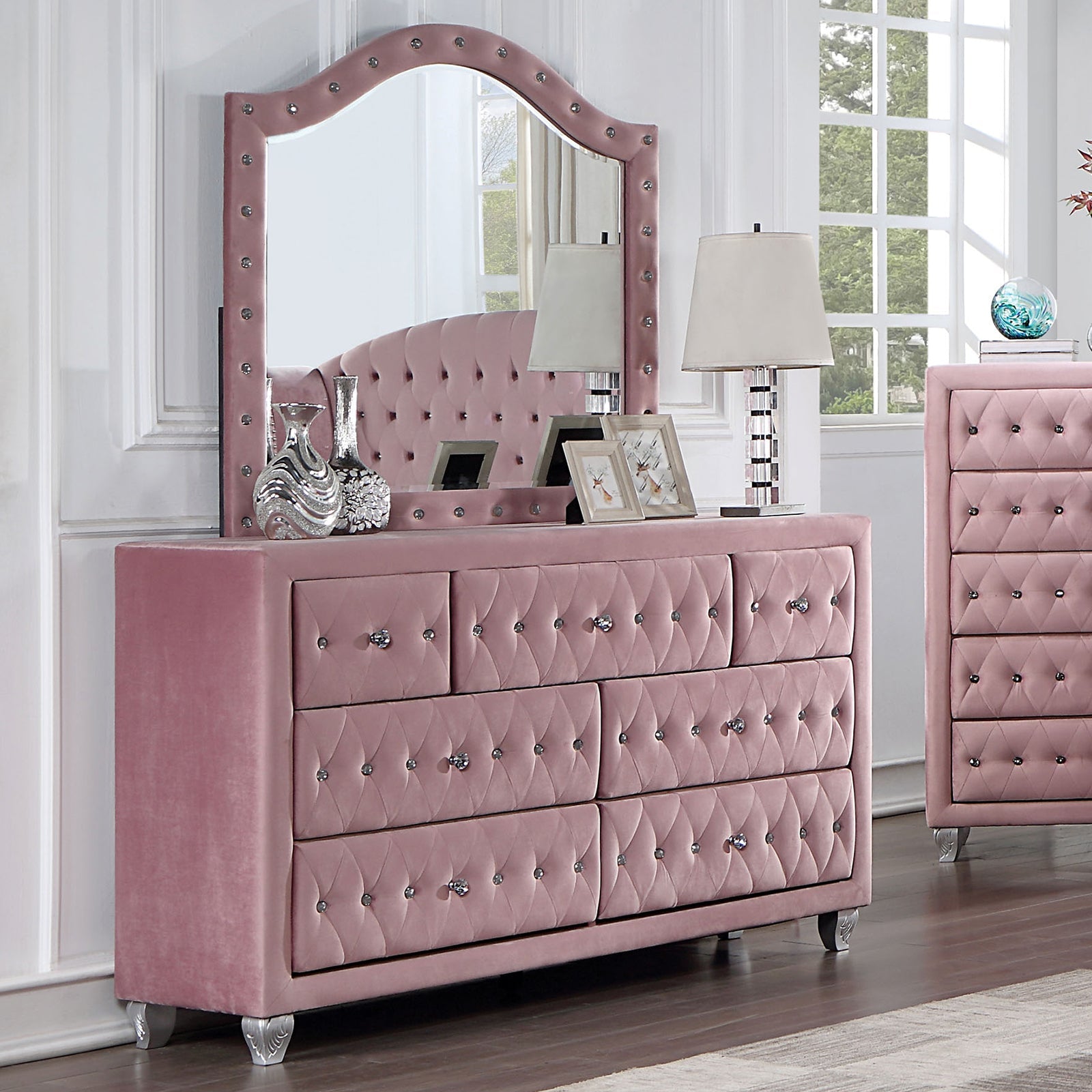 Zohar Pink 4 Pc. Queen Bedroom Set