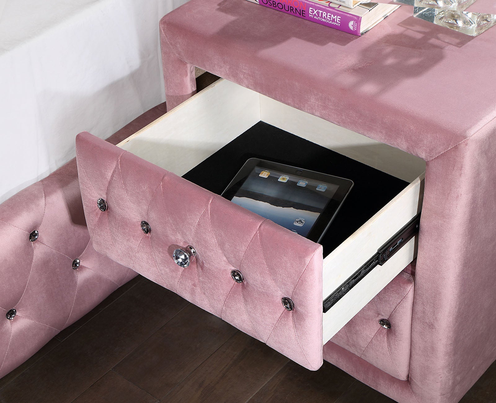Zohar Pink 4 Pc. Queen Bedroom Set
