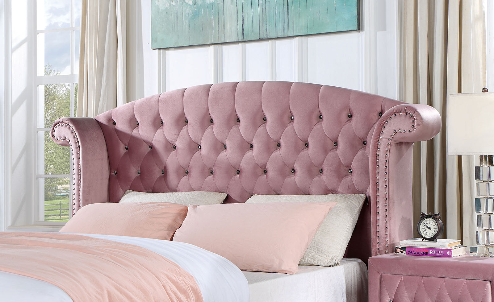 Zohar Pink 5 Pc. Queen Bedroom Set w/ 2NS