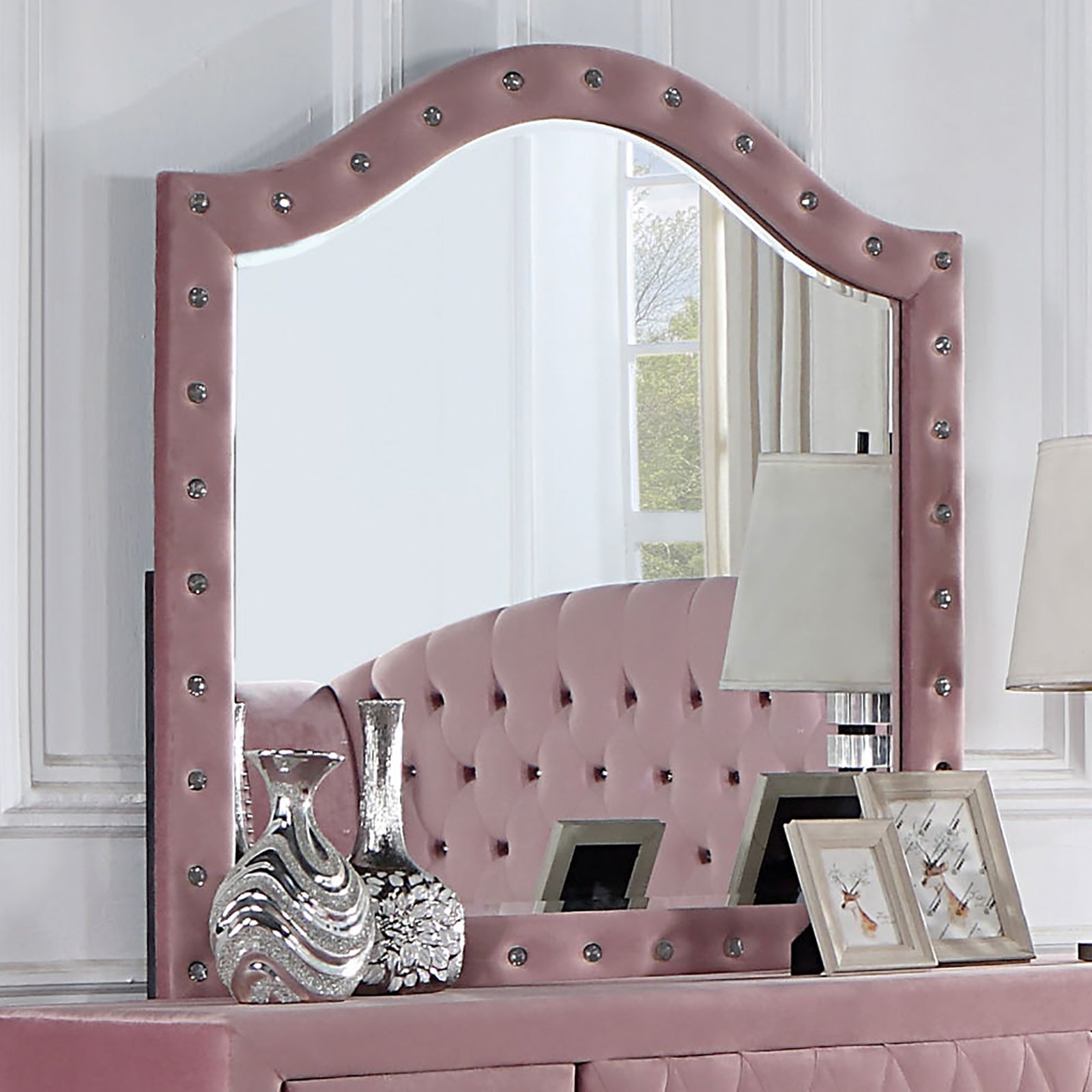 Zohar Pink 5 Pc. Queen Bedroom Set w/ Chest