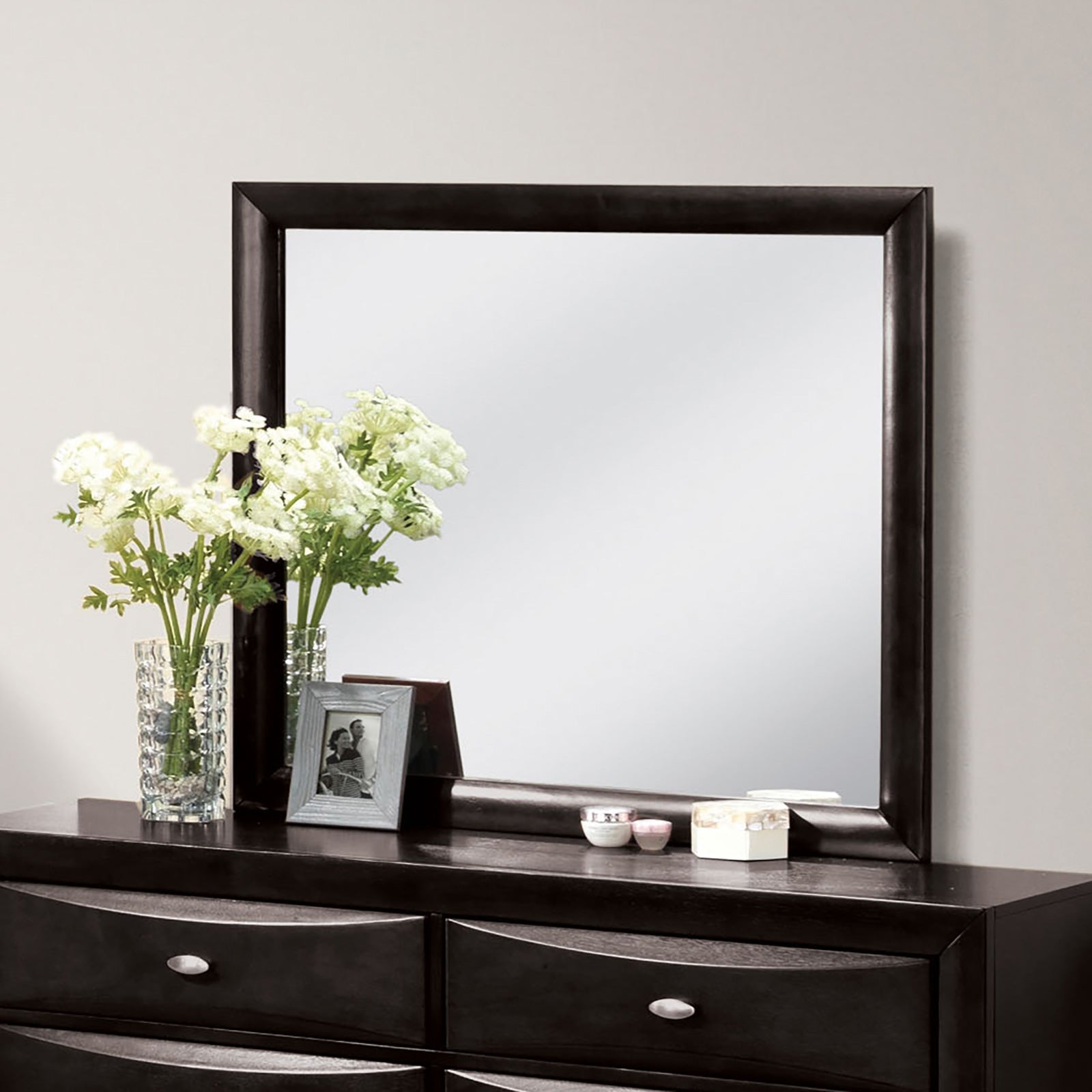 Zosimo Black 5 Pc. Queen Bedroom Set w/ Chest