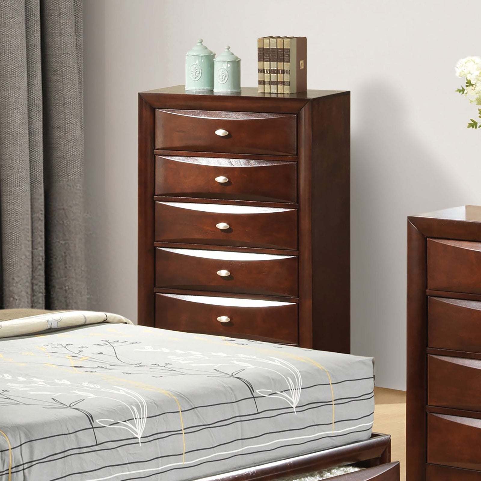 Zosimo Dark Cherry 5 Pc. Queen Bedroom Set w/ Chest