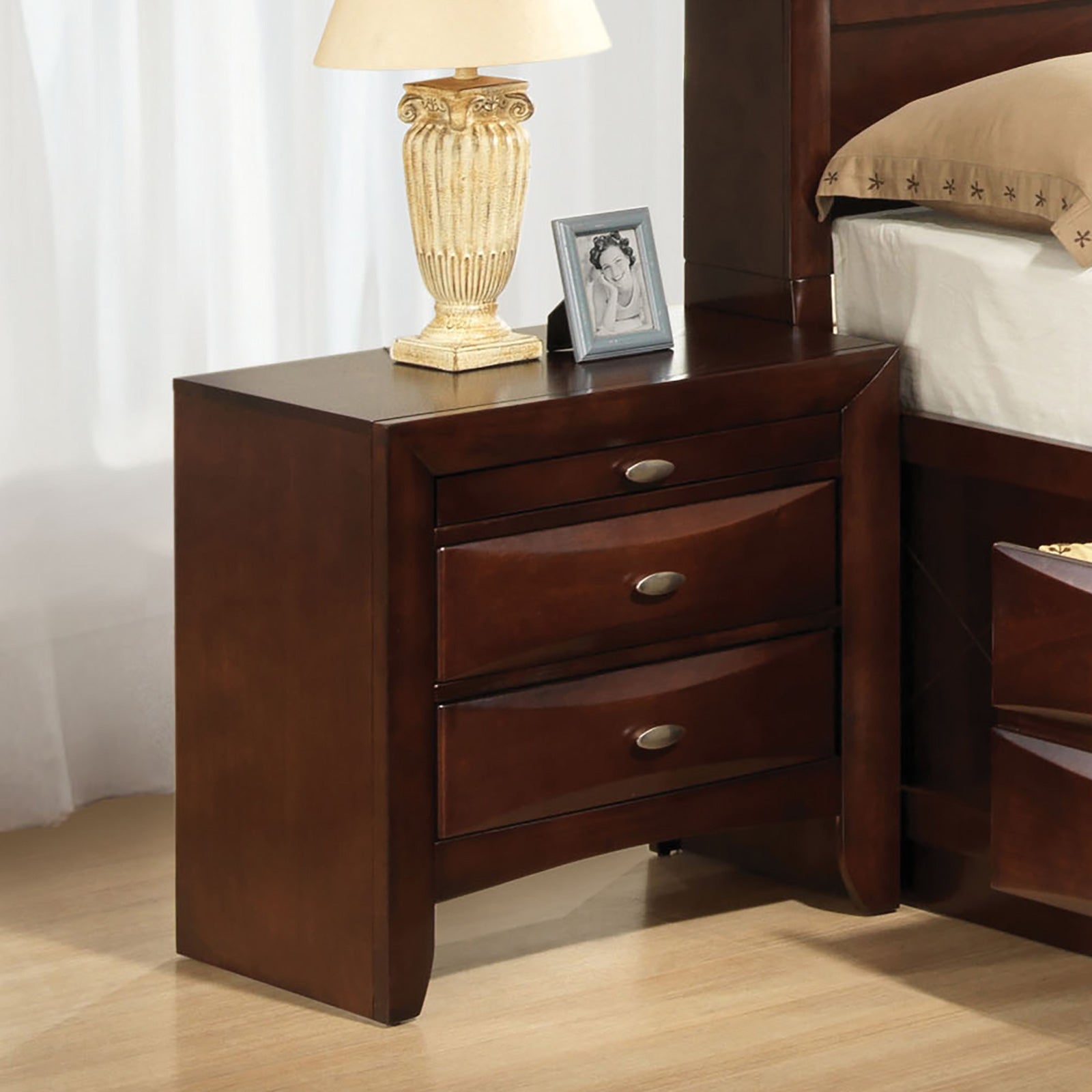 Zosimo Dark Cherry 5 Pc. Queen Bedroom Set w/ Chest