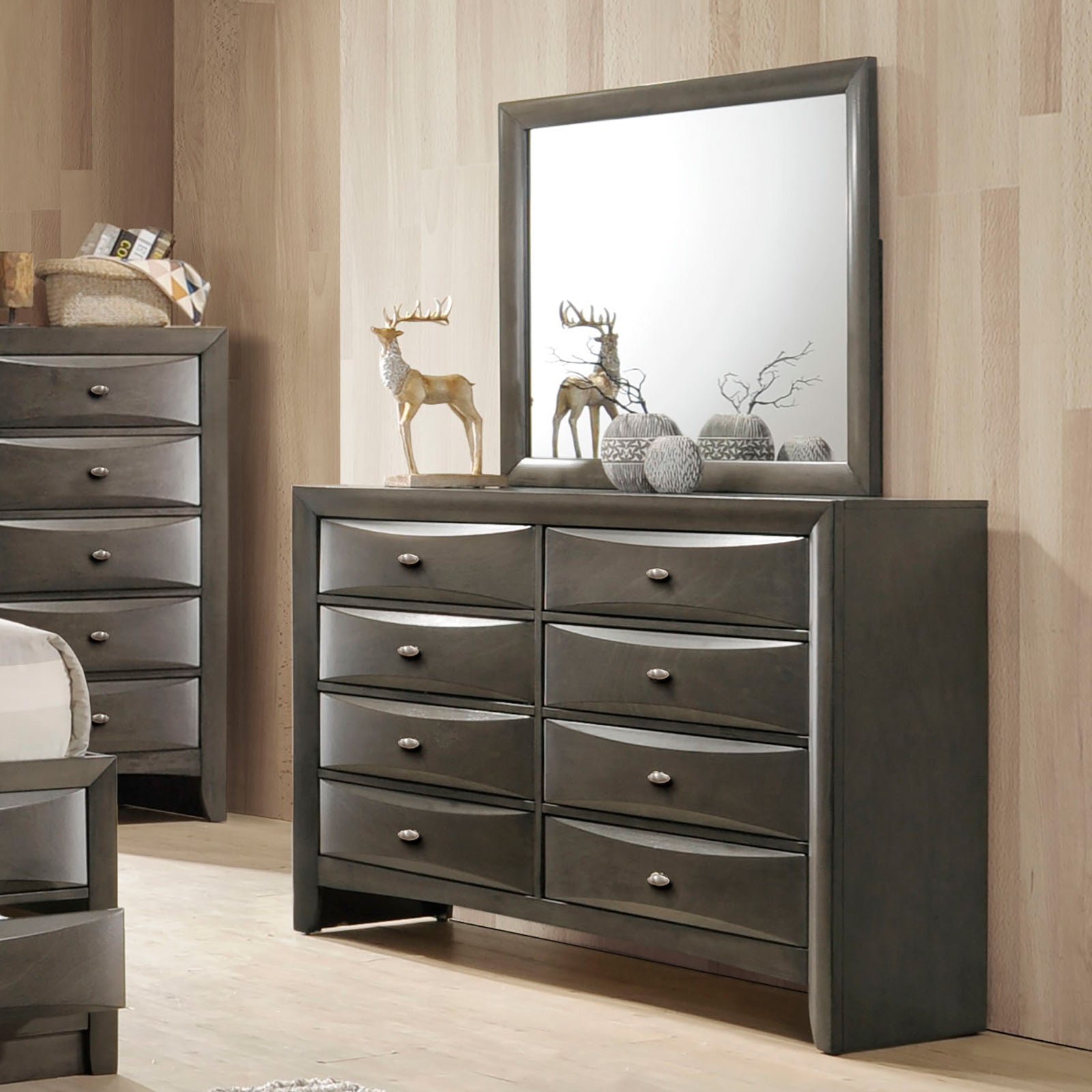 Zosimo Gray 5 Pc. Queen Bedroom Set w/ Chest