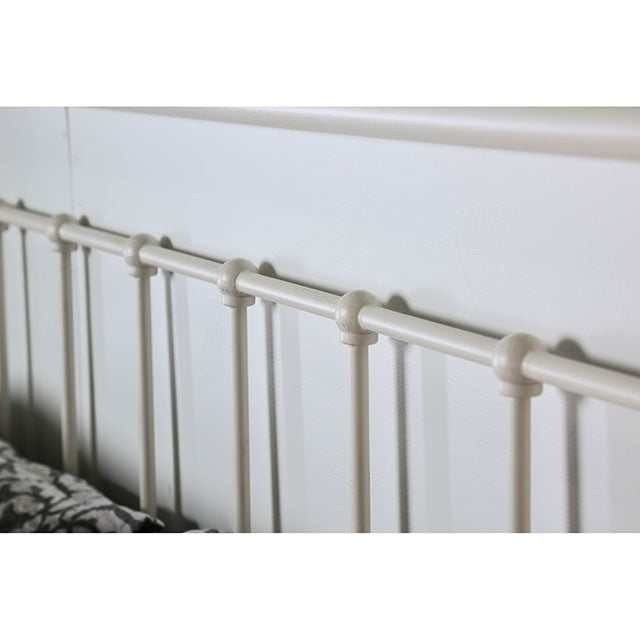 iria Vintage White Eastern King Bed