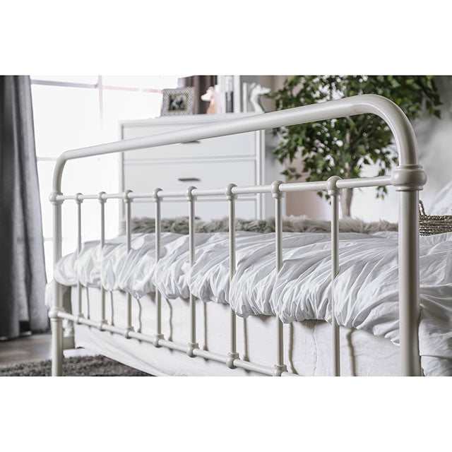iria Vintage White Eastern King Bed