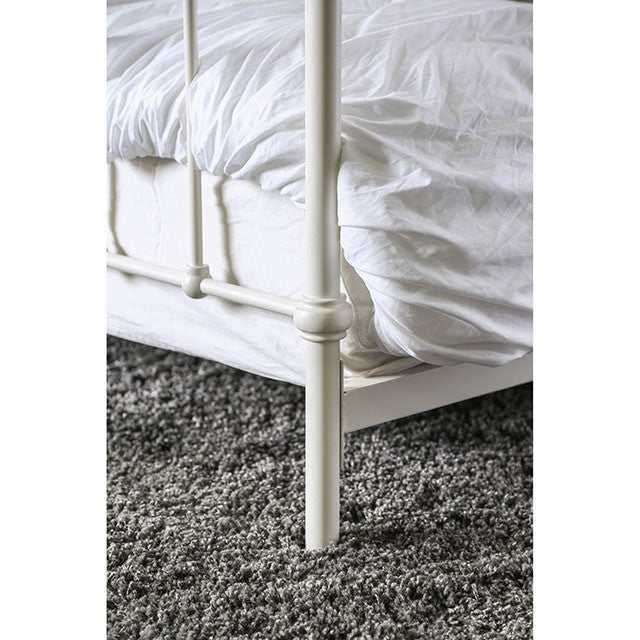 iria Vintage White Eastern King Bed