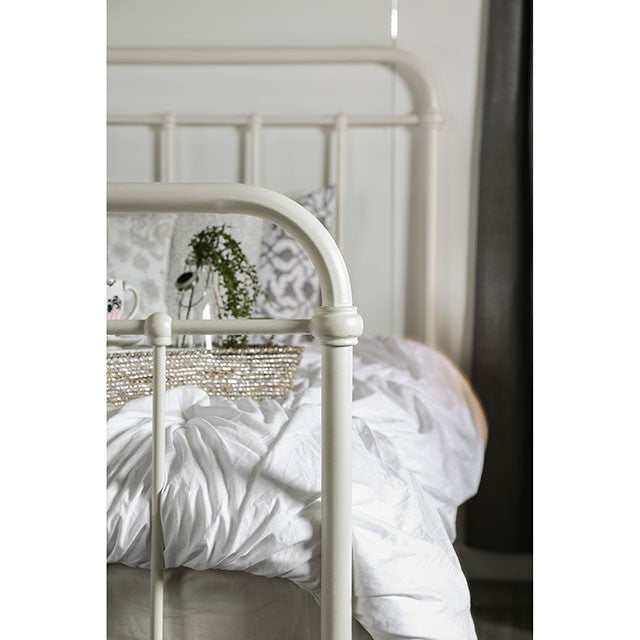 iria Vintage White Eastern King Bed