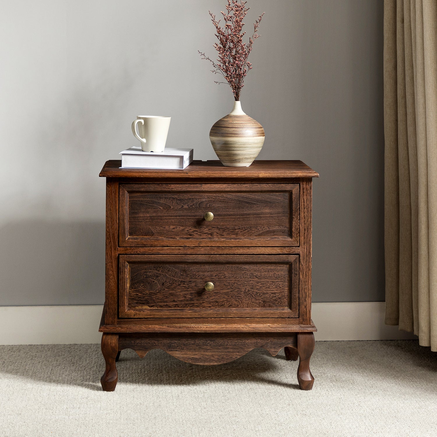 Hippe Nightstand in Walnut